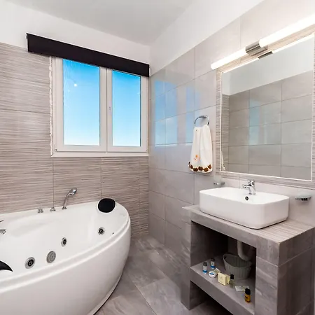 Lägenhetshotell Anto 4*