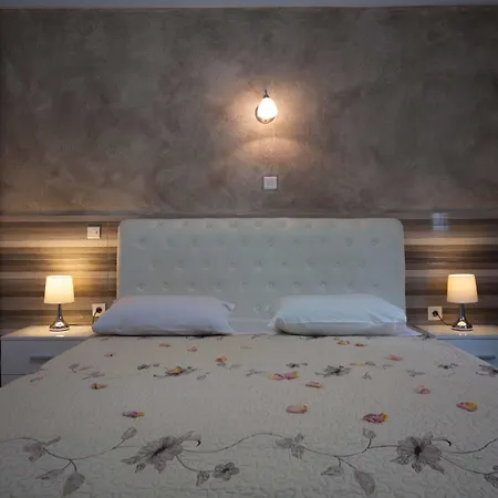 Anto Apartmanhotel Fíra
