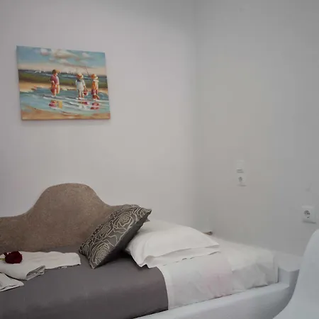 Anto Apartmanhotel Fíra