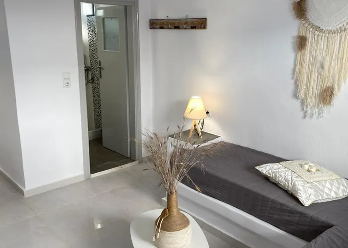 Anto Fira (Santorini)